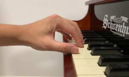 ピアノの鍵盤に指が触れるとき特に気にして欲しいのは〇〇